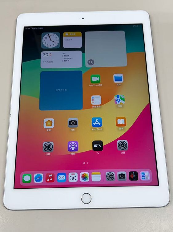 ����86��SIM�ե꡼ iPad (��6����) 128GB ����С�