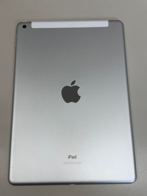 ������ ����100�� SIM�ե꡼ iPad ��9���� 64GB ����С�