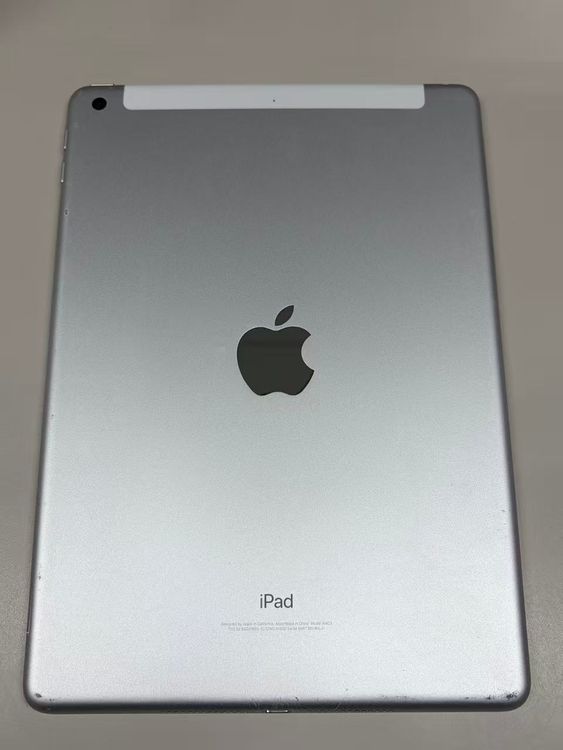 ����77% SIM�ե꡼iPad (��5����) 32GB ����С�