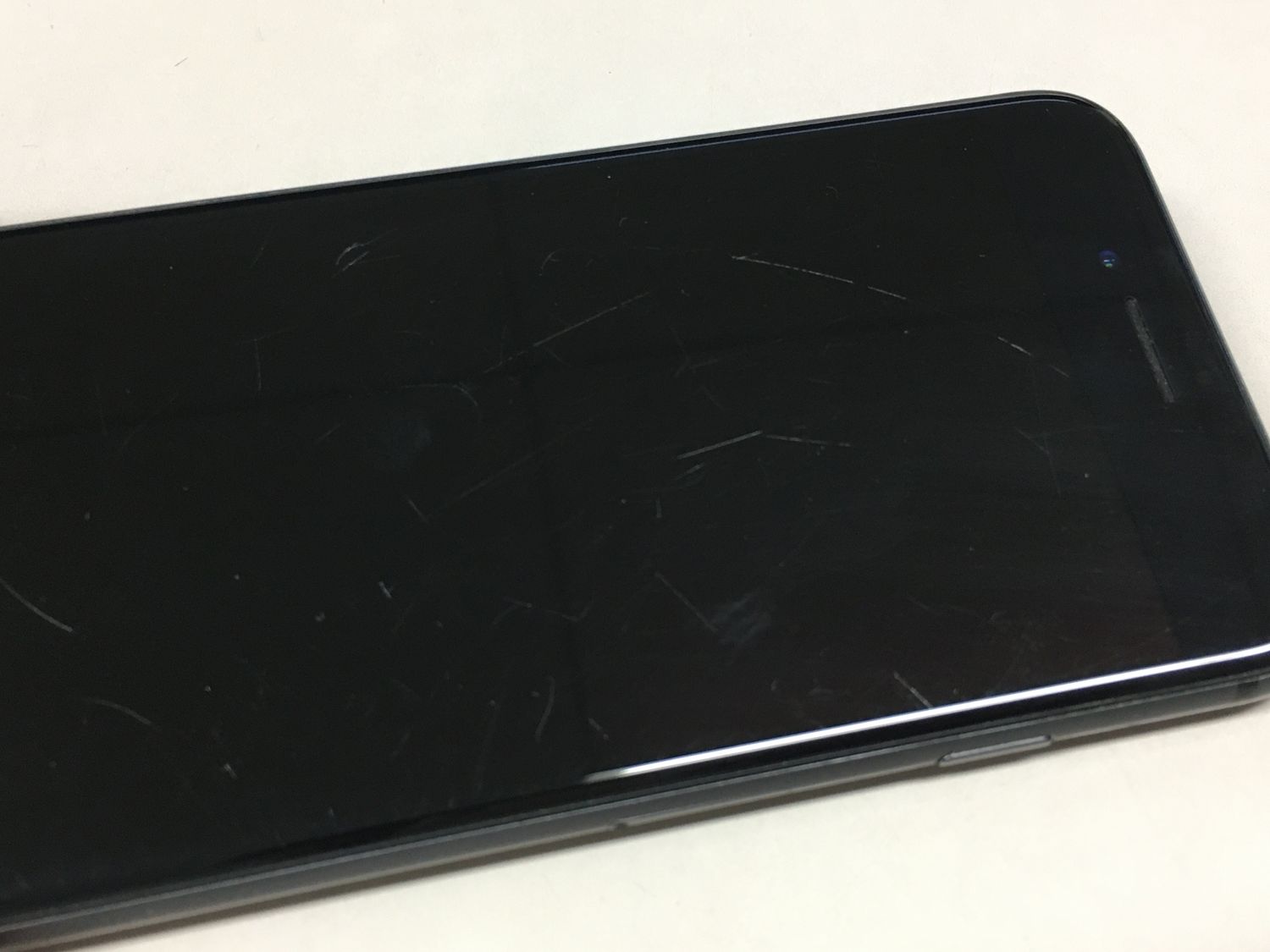 【S】【箱無し】【iPhone8 スペースグレイ 64GB｜バッテリー77 ムスビー｜モバイルBOX】電池77% SIMフリー iPhone8 64GB