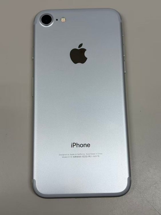 �ۤܿ��� ����100% SIM�ե꡼ iPhone7 32GB ����С�