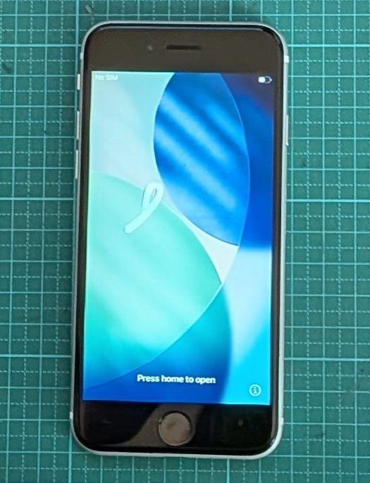 ���� iPhoneSE �裲���� 128GB �ۥ磻��  �������¡�  SIM�ե꡼
