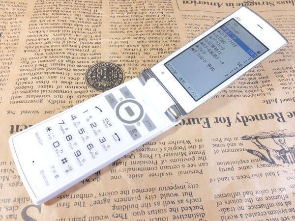 ������̤���Ѣ����å����ꥢ�Ѣ�au K011 �ۥ磻�Ȣ��᡼�����ݾ�