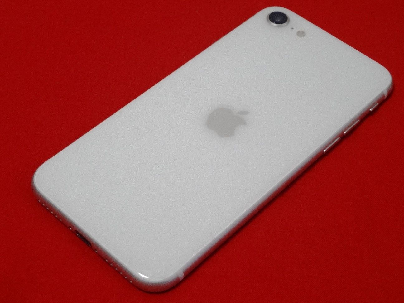 ムスビー｜iPhone SE2 64GB ホワイト SIMフリー 美品 バッテリー95