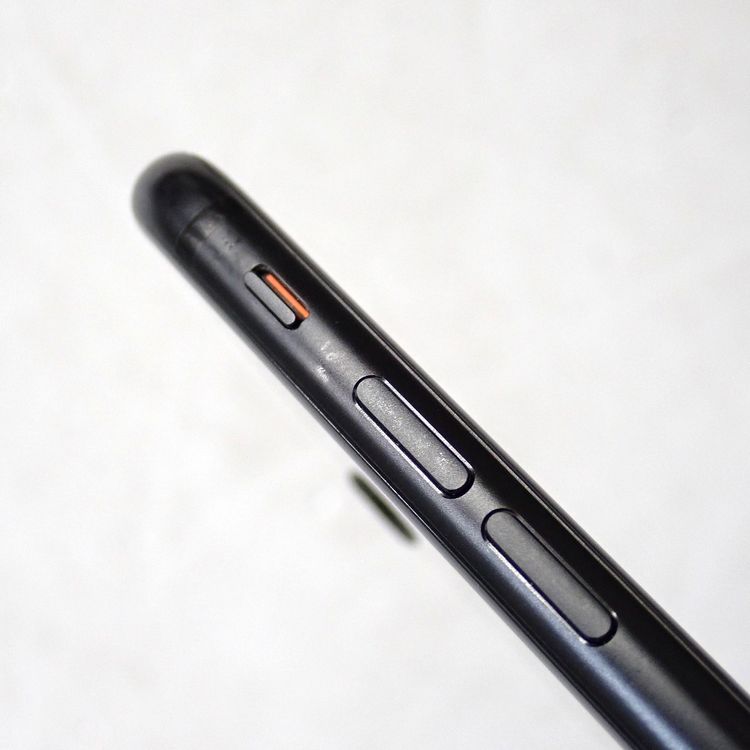 �ڼ��ߤʤߡۡ�Ft648461��au��iPhoneSE����2�����128GB�����