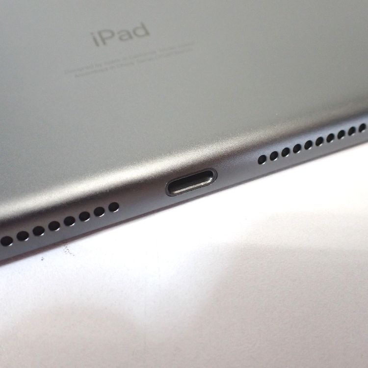 �ڼ��ߤʤߡۡ�Ft1384641��au��iPad����9����� 64GB�����