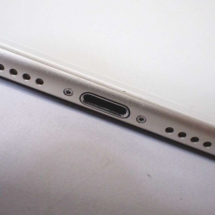 �ڼ��ߤʤߡۡ�Ft1361511���ɥ����iPhoneSE ��3���� 64GB�����