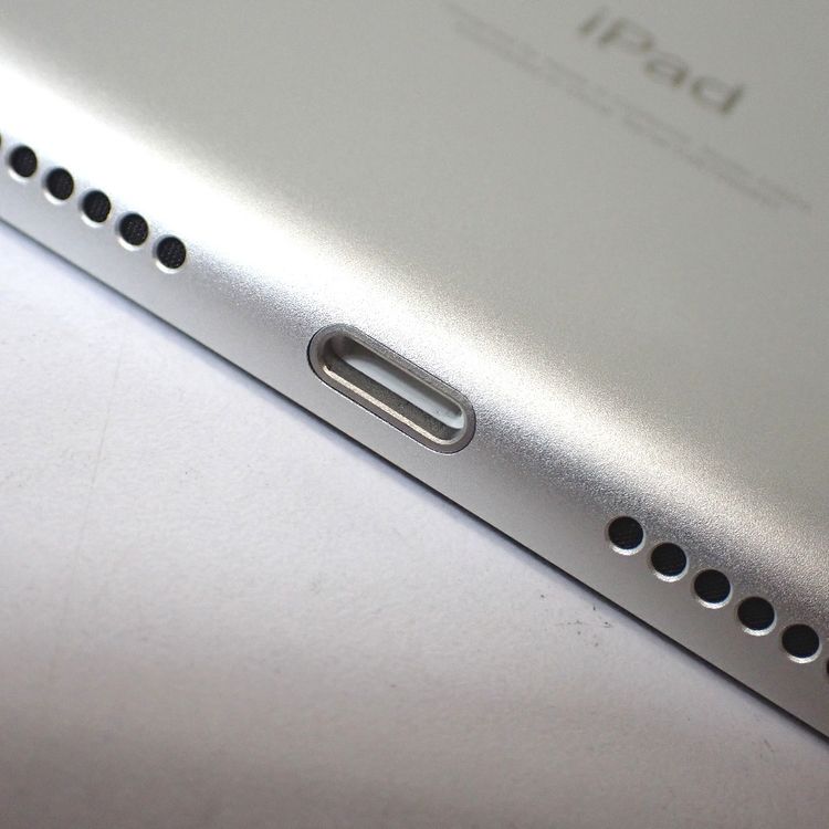 �ڼ��ߤʤߡۡ�Ft1384651��au��iPad����9����� 64GB�����