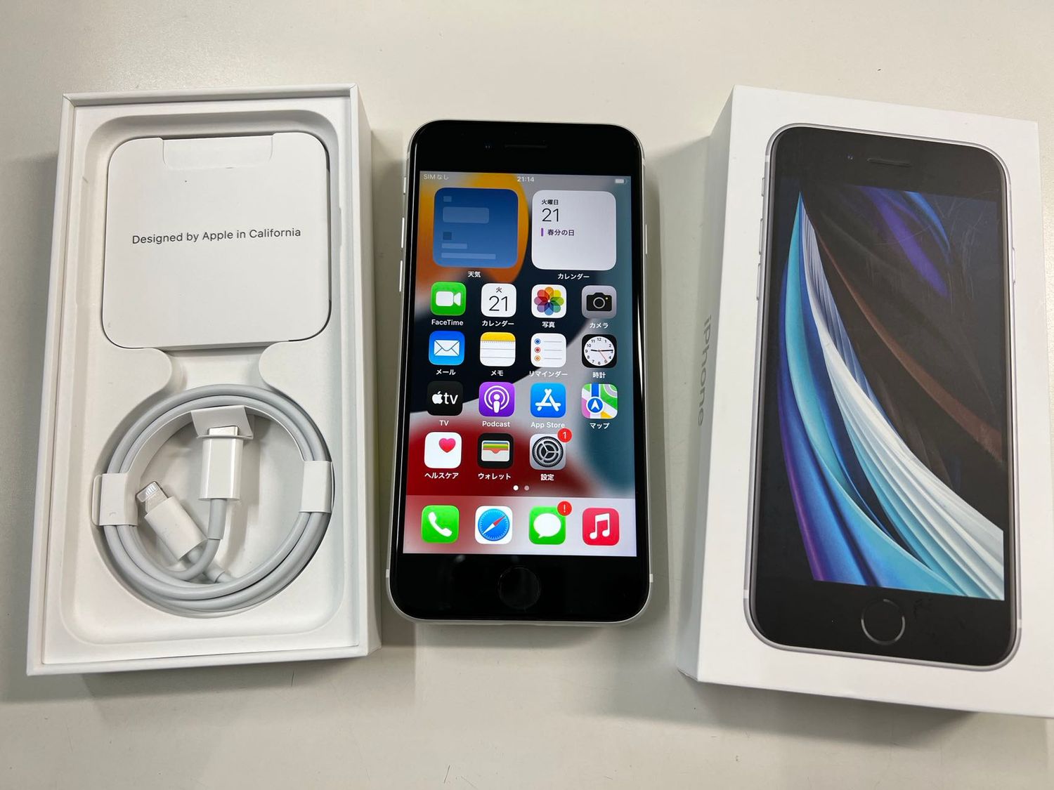 美品】iPhone SE第2世代 ホワイト 思い出深く 128GB SIMフリー 100% 