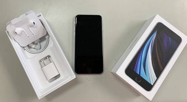 ムスビー｜美品 SIMフリー iPhoneSE 256GB MXVU2J/A ホワイト 付属品未 