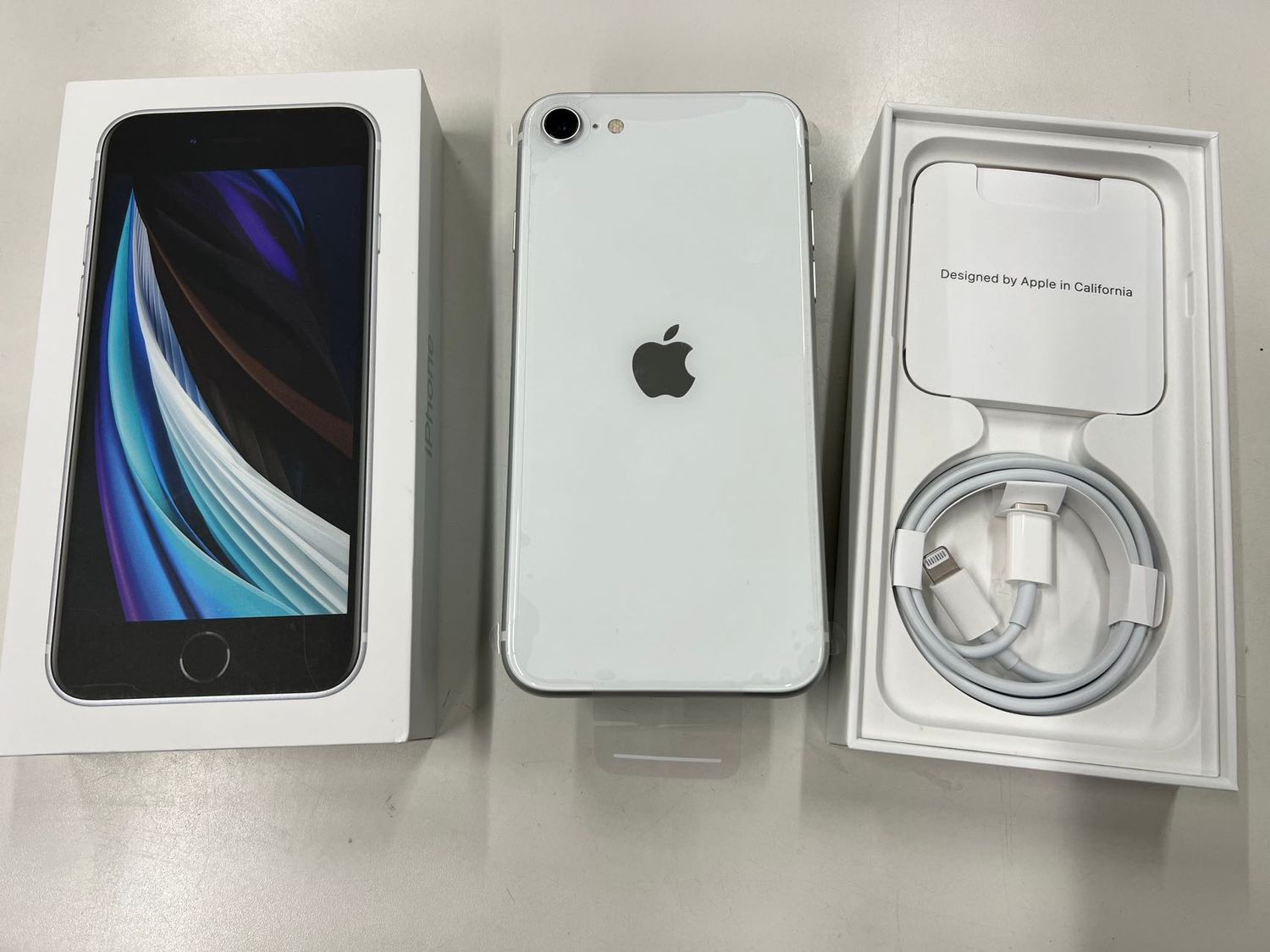 ムスビー｜「新品未使用」SIMフリー iPhone SE(第2世代) 64GB ホワイト 