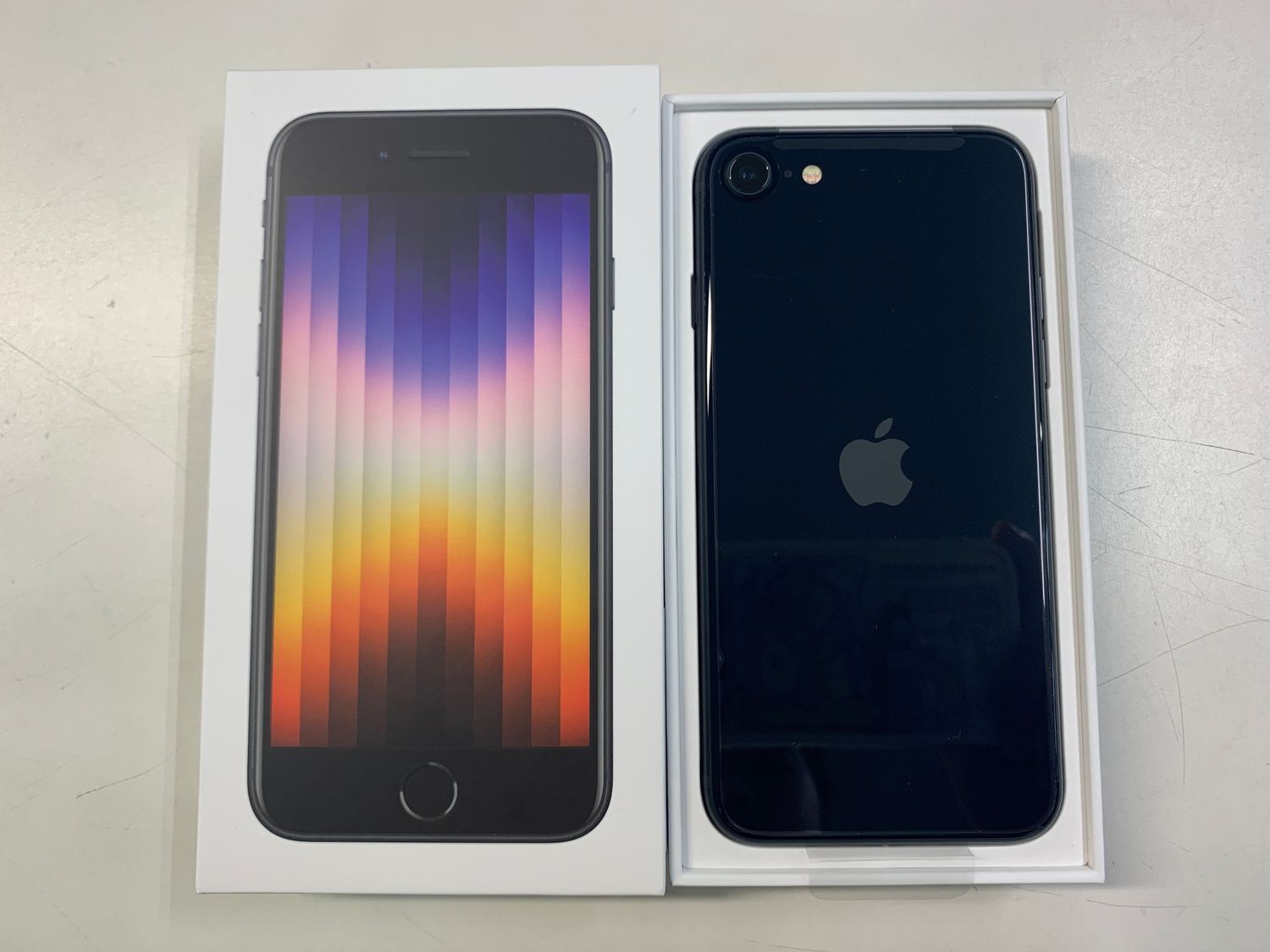 ムスビー｜未使用品 SIMフリー iPhone SE（第3世代）64GB Midnight 訳 