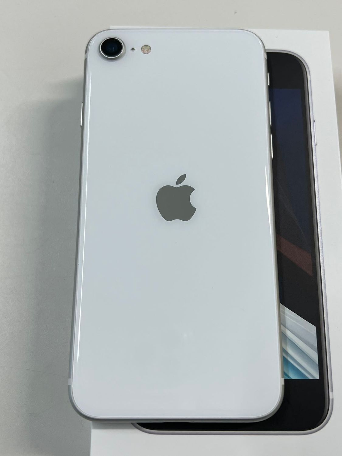 ムスビー｜美品 ストア版SIMフリー iPhone SE 第2世代 128GB ホワイト 
