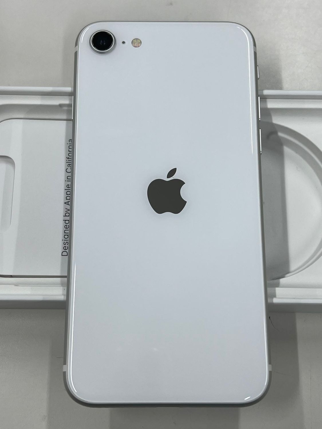 ムスビー｜中古 SIMフリー iPhone SE2 64GB MHGQ3J/A ホワイト 一括〇 