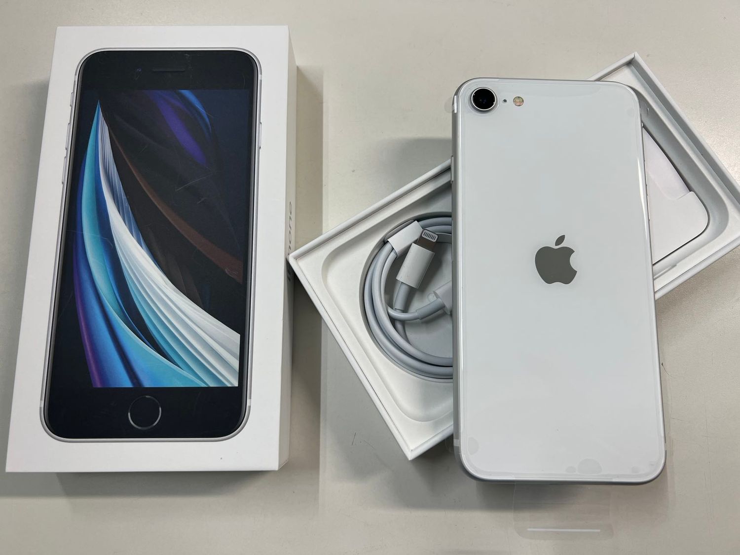 ムスビー｜未使用品 SIMフリー iPhone SE2 128GB White MHGU3J/A  