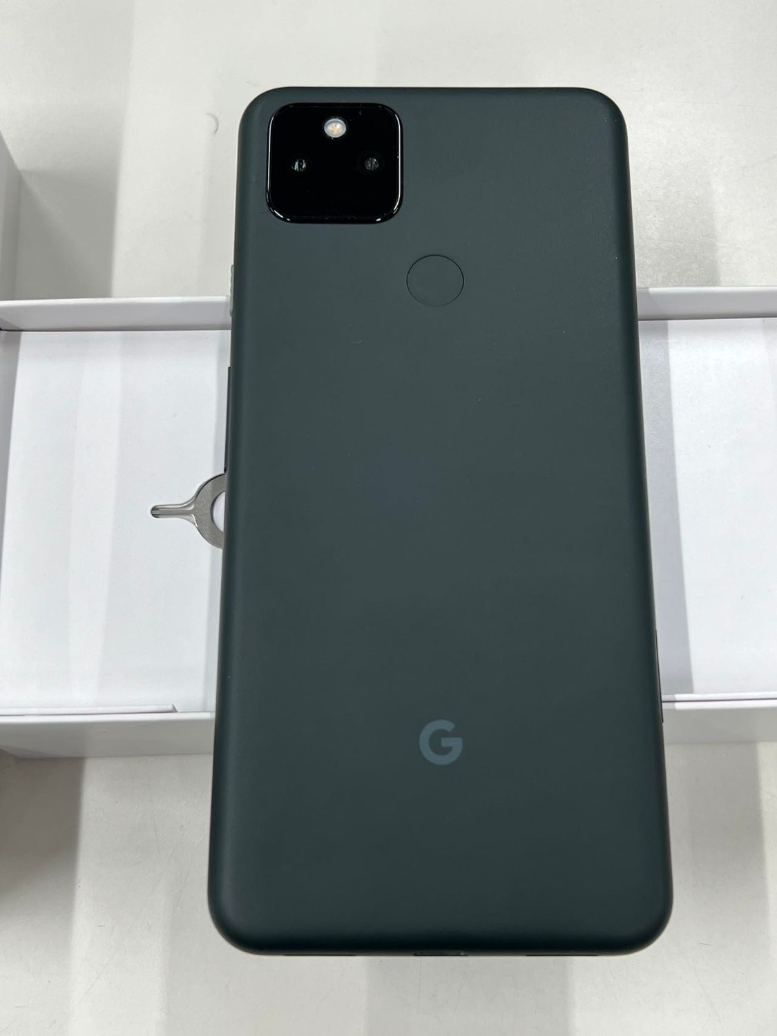1107 SIMフリー Google Pixel 5 128GB ブラック美品（ムスビー｜美品  