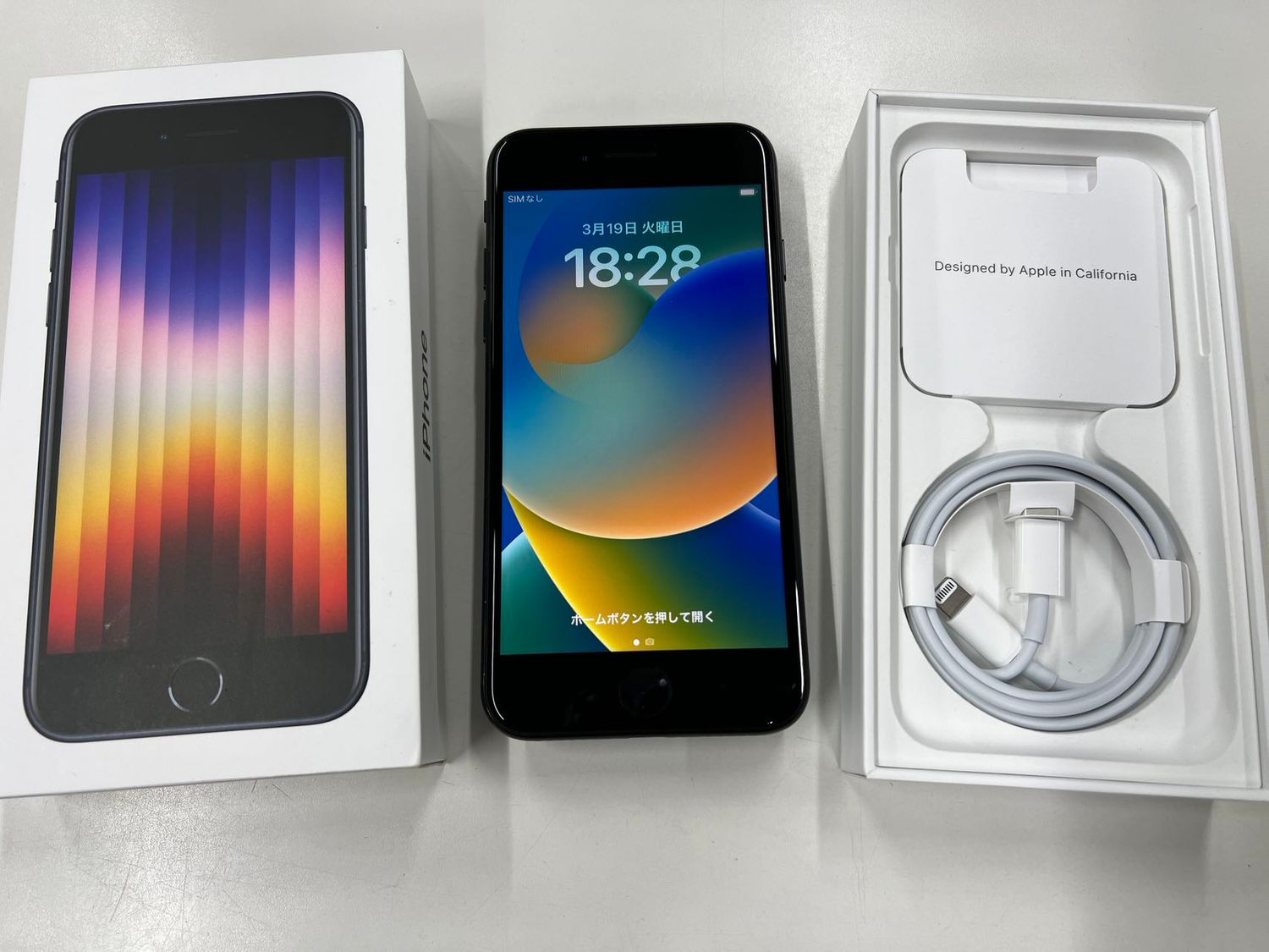 iPhoneSE 第3世代[128GB] au/UQ MMYF3J ミッドナイト【安心保  