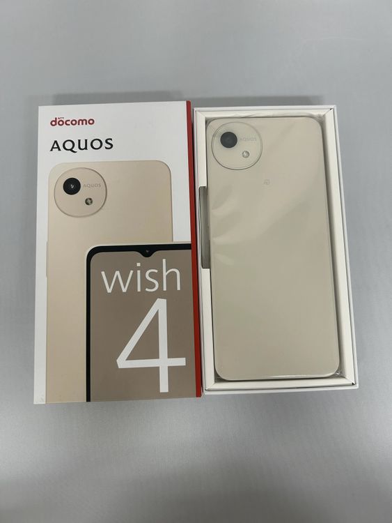 �ڿ���̤�����ʡ�AQUOSwish4��SH-52E�˥ۥ磻��
