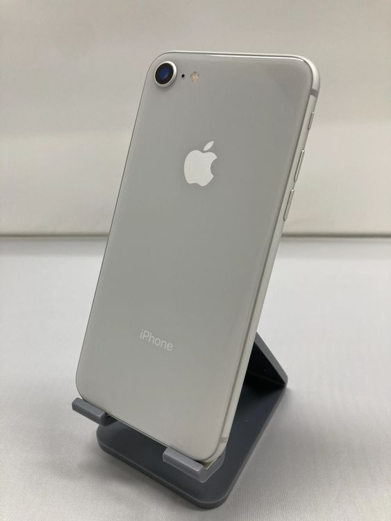 iPhone 8 64GB ����С� SIM�ե꡼ �Хåƥ꡼82�� NW���¡�
