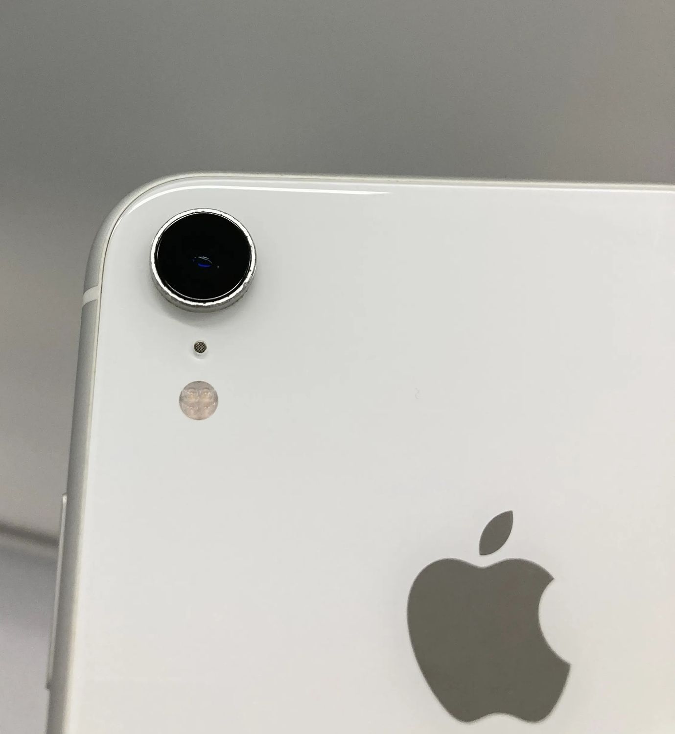 ムスビー｜iPhone XR 128GB ホワイト SIMフリー バッテリー100％ NW