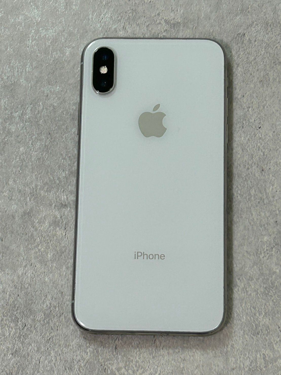 B】iPhoneX/64/ドコモ 目ざめ 