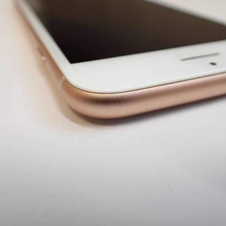 �ڼ��ߤʤߡۡ�Z664��au��iPhone8��64GB��MQ7A2J/A����š������