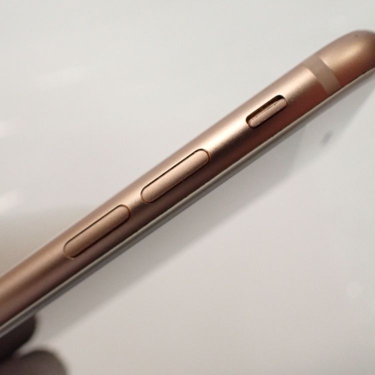 �ڼ��ߤʤߡۡ�Z744�����եȥХ󥯡�iPhone8 64GB MQ7A2J/A ���