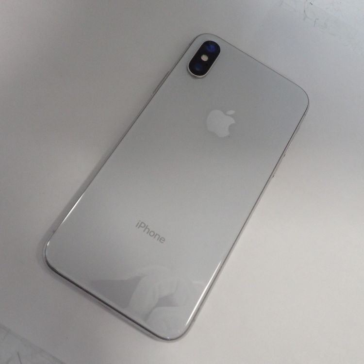 �ڼ��ߤʤߡۡ�Z716��au��iPhoneX 64GB MQAY2J/A �����