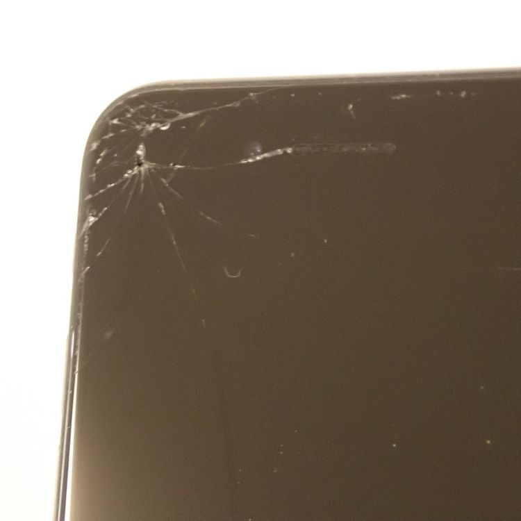 �ڼ��ߤʤߡۡ�Z684���ɥ����iPhoneSE ��2���� 128GB NXD02J/A �������