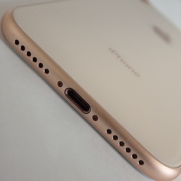 �ڼ��ߤʤߡۡ�Z664��au��iPhone8��64GB��MQ7A2J/A����š������