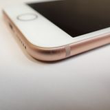 �ڼ��ߤʤߡۡ�Z664��au��iPhone8��64GB��MQ7A2J/A����š������