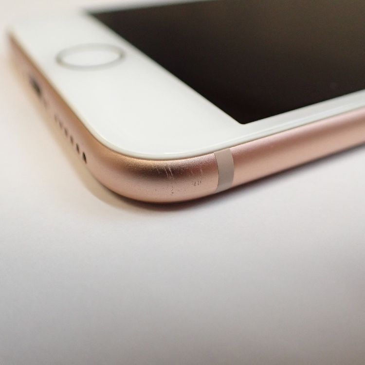 �ڼ��ߤʤߡۡ�Z664��au��iPhone8��64GB��MQ7A2J/A����š������