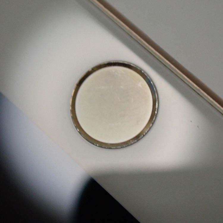 �ڼ��ߤʤߡۡ�Z687���ɥ����iPhone8 64GB MQ7A2J/A����š������