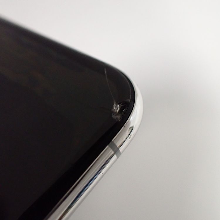�ڼ��ߤʤߡۡ�Z716��au��iPhoneX 64GB MQAY2J/A �����