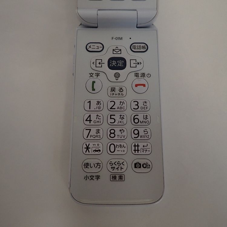 �ڼ��ߤʤߡۡ�Z671���ɥ�����ٻ��� �餯�餯�ۥ� F-01M �ۥ磻�� ���/�����