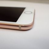 �ڼ��ߤʤߡۡ�Z664��au��iPhone8��64GB��MQ7A2J/A����š������