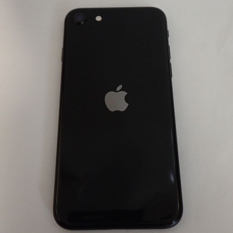 �ڼ��ߤʤߡۡ�Z733��SIM�ե꡼��iPhoneSE(��2����) 128GB�����
