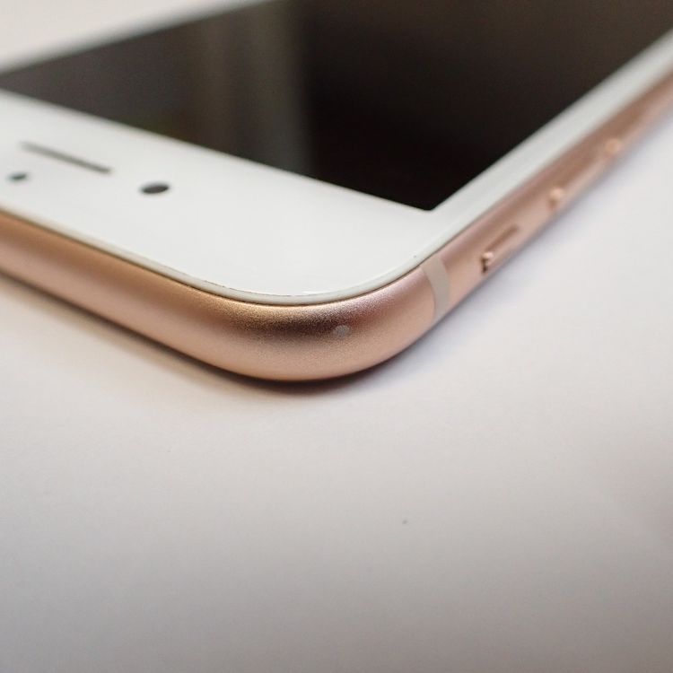 �ڼ��ߤʤߡۡ�Z664��au��iPhone8��64GB��MQ7A2J/A����š������