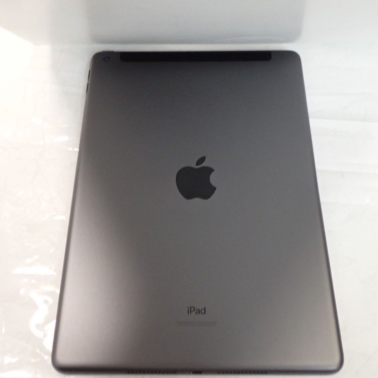 �ڼ��ߤʤߡۡ�Z721��SIM�ե꡼��iPad(��9����) 64GB NK473J/A ���