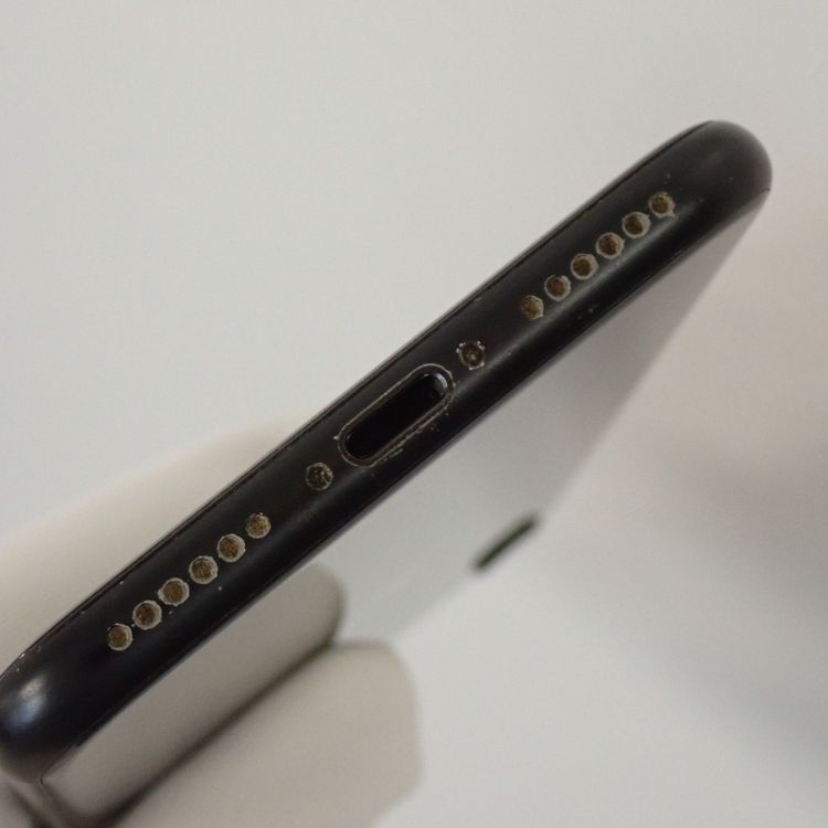 �ڼ��ߤʤߡۡ�Z684���ɥ����iPhoneSE ��2���� 128GB NXD02J/A �������