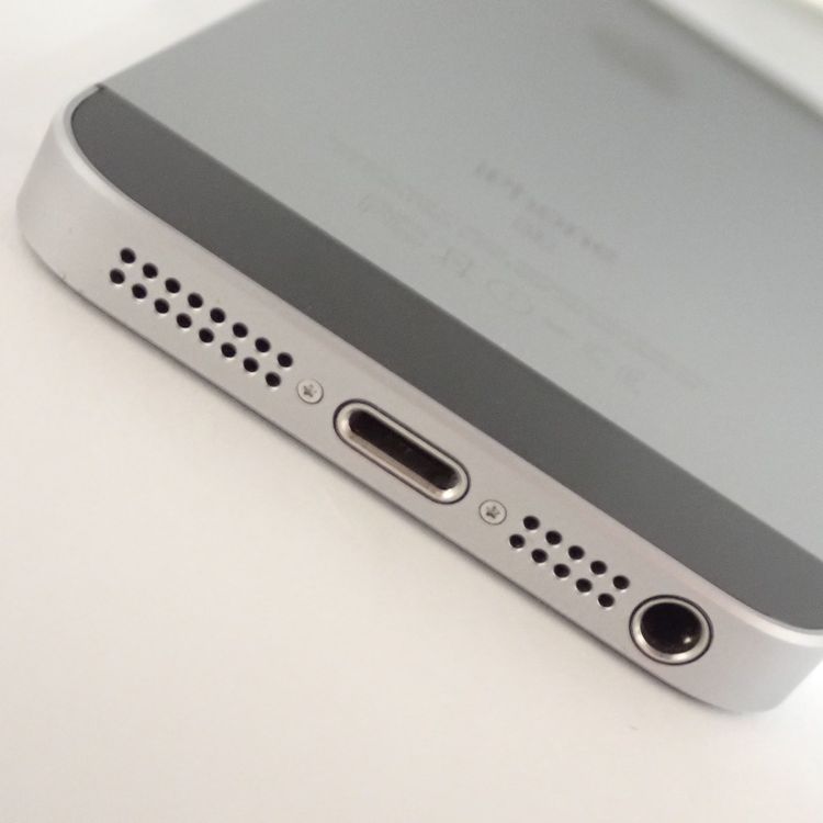 �ڼ��ߤʤߡۡ�Z665�����եȥХ󥯡�iPhoneSE��32GB��MP822J����š������