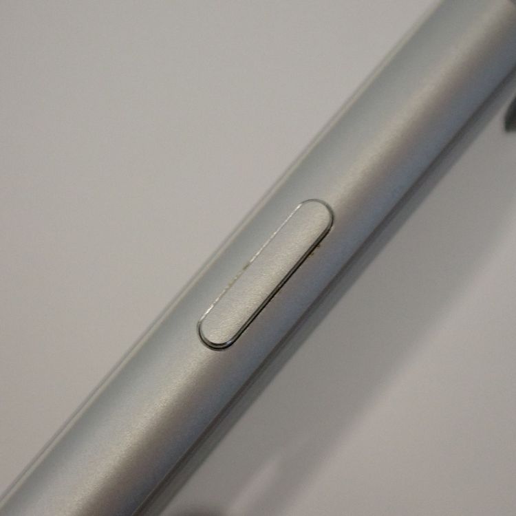 �ڼ��ߤʤߡۡ�Z686�����եȥХ󥯡�iPhone8 64GB MQ792J/A ���