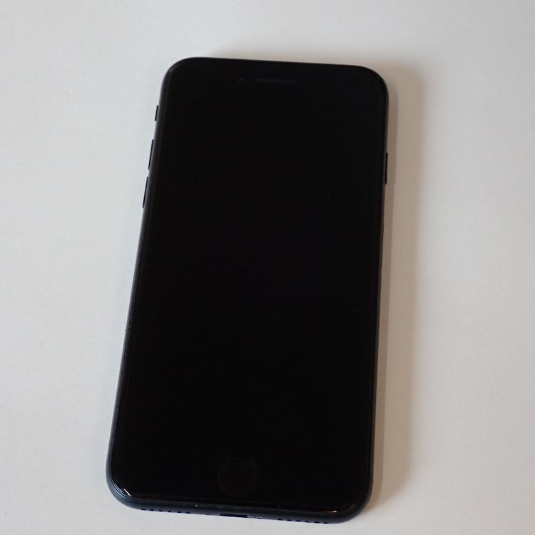 �ڼ��ߤʤߡۡ�Z764��au��iPhoneSE ��3�����128GB��MMYF3J/A�����