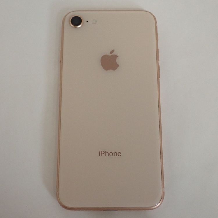 �ڼ��ߤʤߡۡ�Z664��au��iPhone8��64GB��MQ7A2J/A����š������