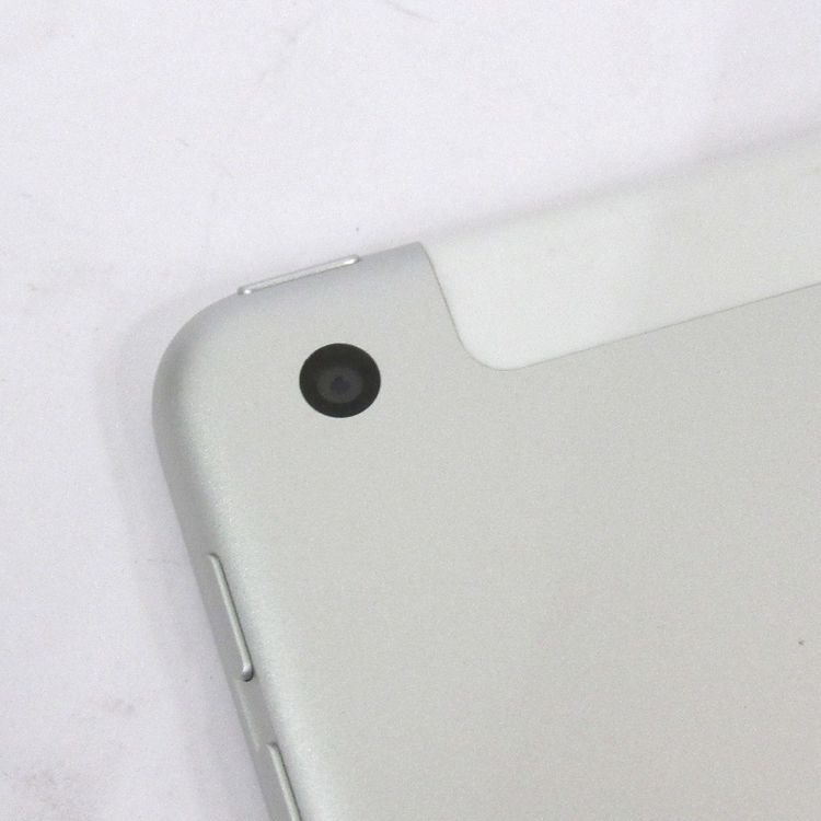 �ڼ��ߤʤߡۢ�Docomo��ipad (��5����) NP1L2J/A 32GB ��Ƚ�ꢣ���