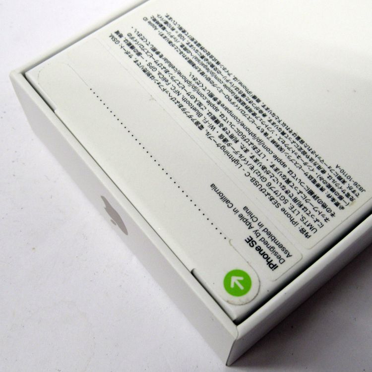 �ڼ��ߤʤߡۢ�Softbank��iphoneSE3 MMYK3J/A 256GB��̤����