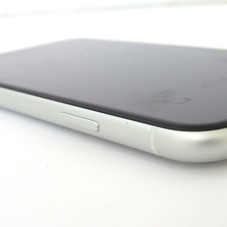 �ڼ��ߤʤߡۢ�docomo��iphoneXR MT032J/A 64GB���ۥ磻�� ��Ƚ�ꢣ���
