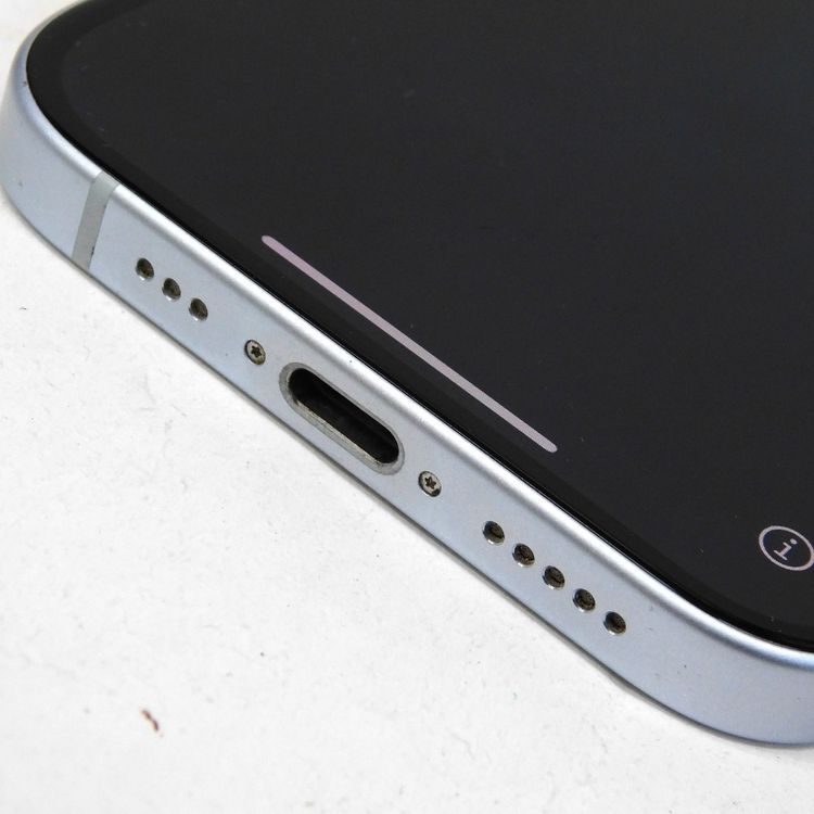 �ڼ��ߤʤߡۢ�au��iPhone15 128GB �֥롼 MTML3J/A �������