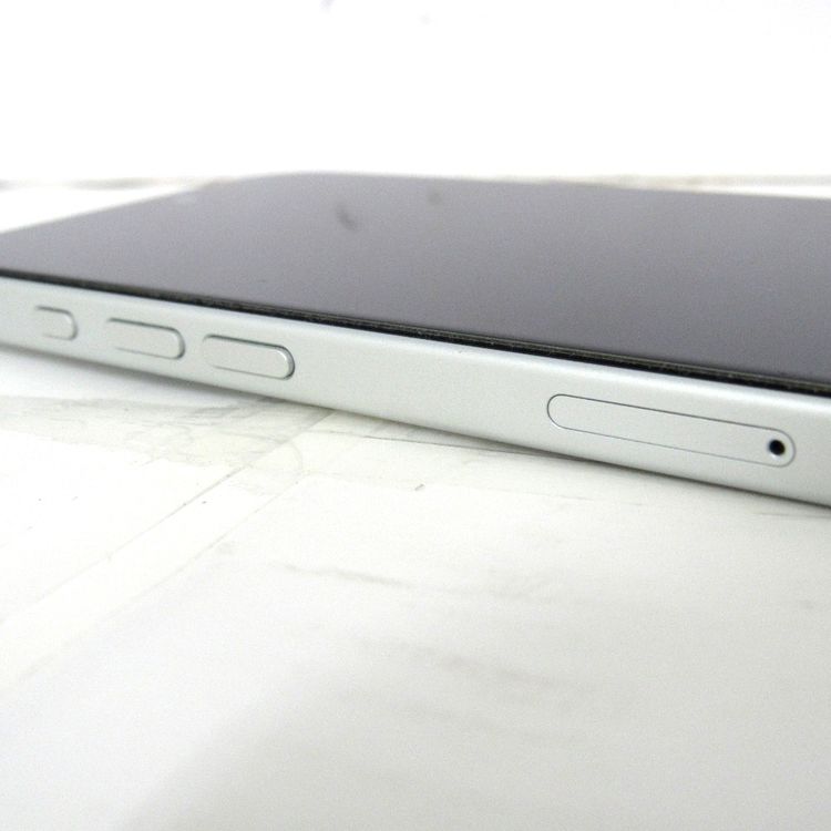 �ڼ��ߤʤߡۢ�AU��iphone16 MYDX3J/A 256GB  �ۥ磻�� ��Ƚ�ꢣ���