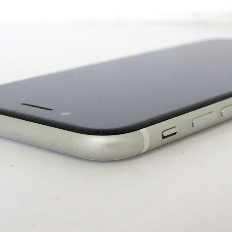 �ڼ��ߤʤߡۢ�docomo��iphoneSE ��2���� MXVU2J/A 256GB ��Ƚ�ꢣ���